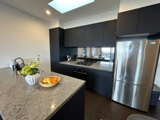 Magnificent Apartment with Views and Pool - Blackburn - 4