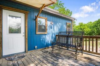 Bandera Stronghold - Crazy Horse Cabin - 8