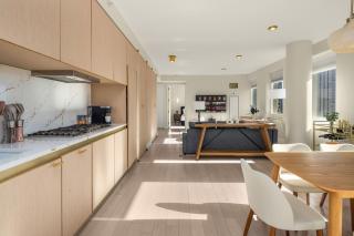 RARE Luxurious Apartment 1 Block From Time Square - 9