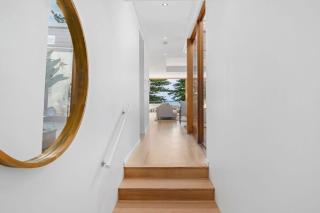 Spectacular Beachfront Entertainer's Apartment - 3