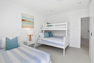 Spectacular Beachfront Entertainer's Apartment - Sorrento - 2