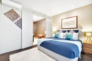 Unit 6 Centenary Park Townhouse - Bright - 3