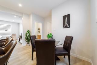 ~CozySpacious3bedroomRetreat~FREEparking•2.5bath - 5