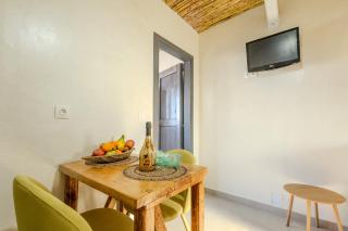 Christos studios and family apartments - - 7