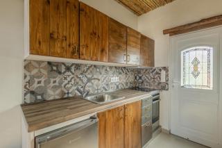 Christos studios and family apartments - - 5