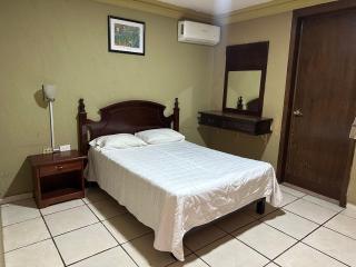 Hotel paseo de la montaña - Silao - 0