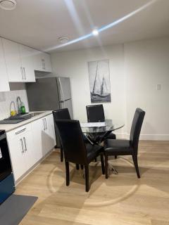 Amazing 2-bedroom house with WiFi in Edmonton - Edmonton - 9