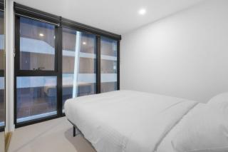 City Retreat With Skyline Views in Melbourne - 7
