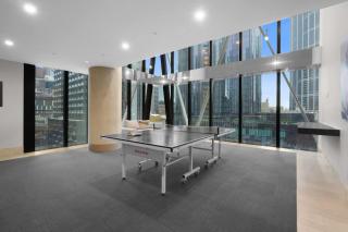 City Retreat With Skyline Views in Melbourne - 3