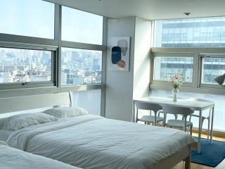 Modern and Spacious, Hongdae Stn 1mn - 8