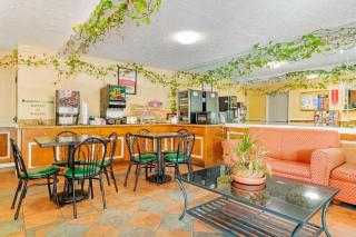 Econo Lodge - Decatur - 6