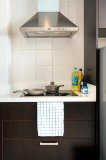 Mystic Haven King Bed Suite with Balcony & City Views - Khlong Toei - 3