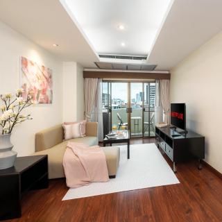 Mystic Haven King Bed Suite with Balcony & City Views - 5