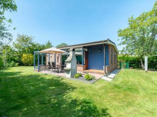 Cottage in Netherlands with Garden & BBQ - Sint Maartensvlotbrug - 4