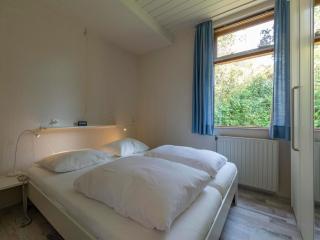 Cottage in Netherlands with Garden & BBQ - Sint Maartensvlotbrug - 7