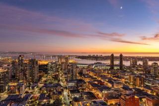 Penthouse High-Rise Ocean & City Views - 0