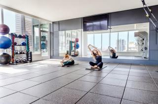 Penthouse High-Rise Ocean & City Views - 2