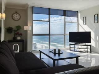 High level spacious Ocean View apt at Surfers - Gold Coast - 5