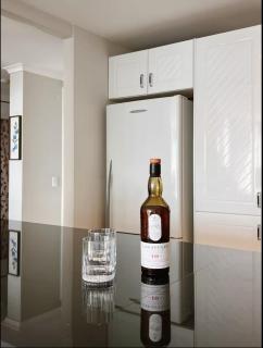 High level spacious Ocean View apt at Surfers - Gold Coast - 6