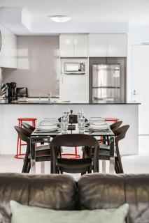Stylish 2br City Apartment Balcony&parking - Perth - 4