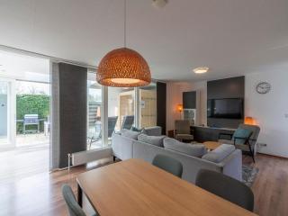 Bungalow with Sauna and Pool in Quiet Location - Sint Maartensvlotbrug - 3