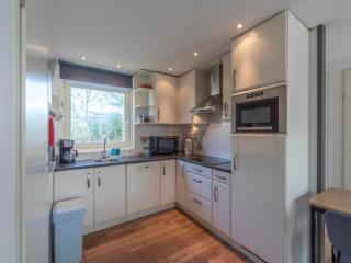 Bungalow with Sauna and Pool in Quiet Location - Sint Maartensvlotbrug - 2