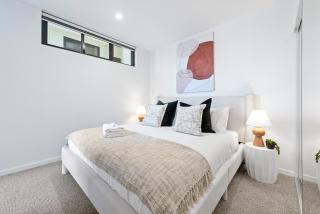 Stylish City View Apt and Best Location with Pool and Gym - 5
