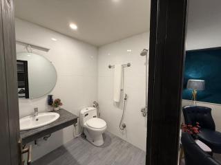 Shelton Apartment F-8 Islamabad - 5