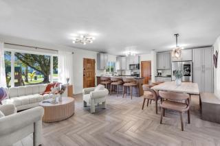 4BR Biscayne River Home- Pool & Pickleball Fun home - 4