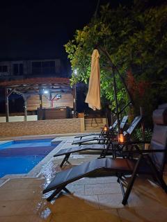 Villa Toni Mediterranean Family Lake Retreat - 6
