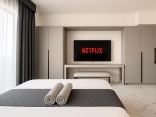 Burj Khalifa View Studio - 10 mins away Dubai Mall - 5