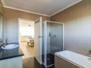 Riverview Beach House - Gonubie - 7