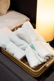 Azure Dreams King Suite Retreat near BTS & Fast WiFi - Khlong Toei - 5