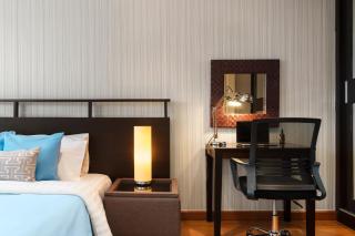 Azure Dreams King Suite Retreat near BTS & Fast WiFi - 7