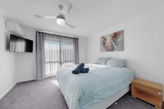 A peaceful private home away from home in Pacific Pines - 5