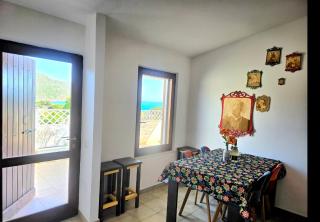 Stylish home with views 4 min walk to the beach!! - 5