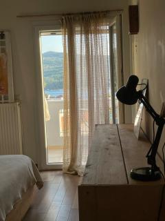 Sea View Serenity 3BR Home near Beach & Town - Samos - 6