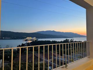 Sea View Serenity 3BR Home near Beach & Town - Samos (Samo) - 9