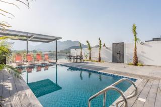 Facing the Sea and Mountains 4BR Villa with Assistant Room and Private Pool, Al Dana Island, Fujairah by Deluxe Holiday Homes - Fujaira - 0