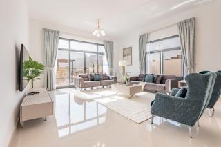Facing the Sea and Mountains 4BR Villa with Assistant Room and Private Pool, Al Dana Island, Fujairah by Deluxe Holiday Homes - Fujaira - 9