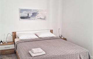 Stunning Apartment In Klenovica - Klenovica - 9