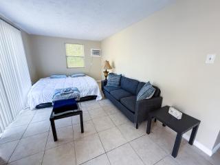 Cozy Tiny Home - Jacksonville - 6