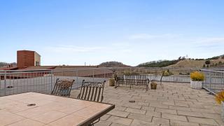 Luxurious 2BDR Loft Condo with Stunning Views in Grand Haven - 4