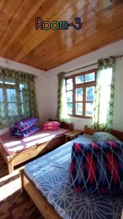 Pahari Homestay - Sukhia Pokhari - 9