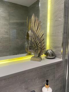 Extra large spacious 1 Bedroom private apartment, Nr St Albans City Station, Business, contractor, Parking, WiFi - Saint Albans - 4
