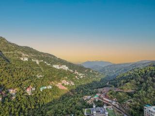 Alaya Stays Pinnacle Hilltop 3BHK Apartment with Picturesque Balcony & Scenic Views - Barog - 8