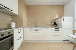 Cozy Apartment Wrocław with Garage Access by Noclegi Renters - 1