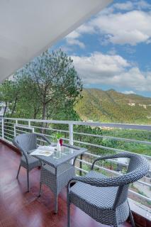 Alaya Stays Pinnacle Hilltop 3BHK Apartment with Picturesque Balcony & Scenic Views - Barog - 2