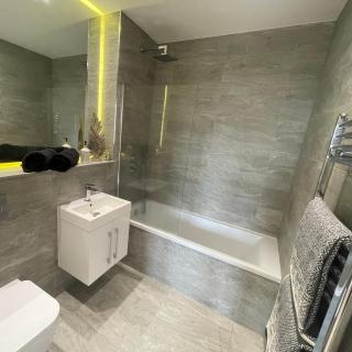 Extra large spacious 1 Bedroom private apartment, Nr St Albans City Station, Business, contractor, Parking, WiFi - Saint Albans - 6
