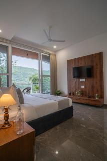 Alaya Stays Udgam Vilas Serene 5-BHK Apartment With Jacuzzi & Lift - 2